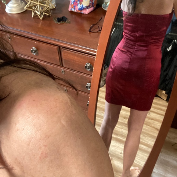 Silk Italian made stunner - Picture 2 of 4